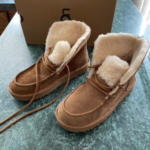 UGG Womens Diara Boot 1113090 CHESTNUT - Size 7